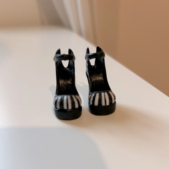 Monster High Doll Frankie Stein (G1) Shoes - Picture 2 of 3